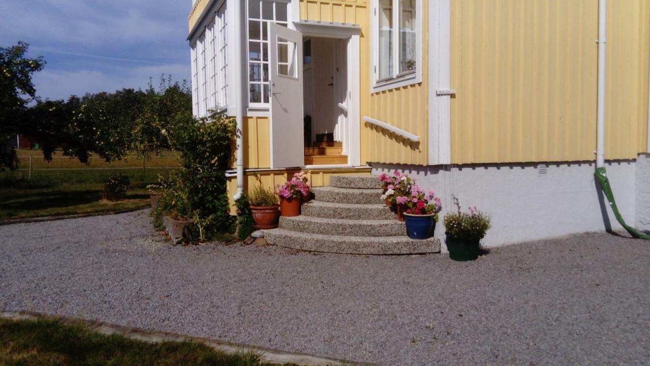 Charmig Villalagenhet 150 M Fran Vanerns Strand Mariestad Exterior foto